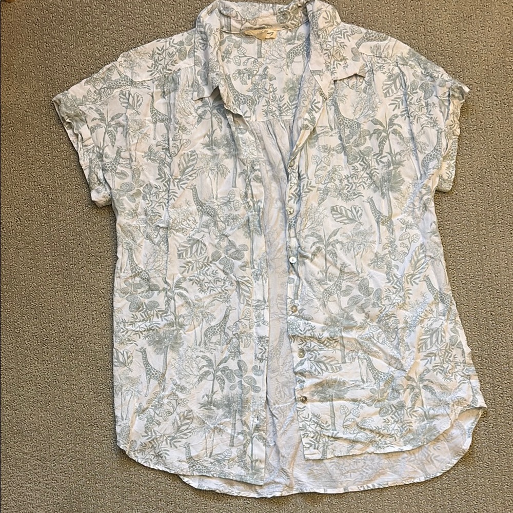 Jane and Delancy Giraffe Print Button-Up Shirt